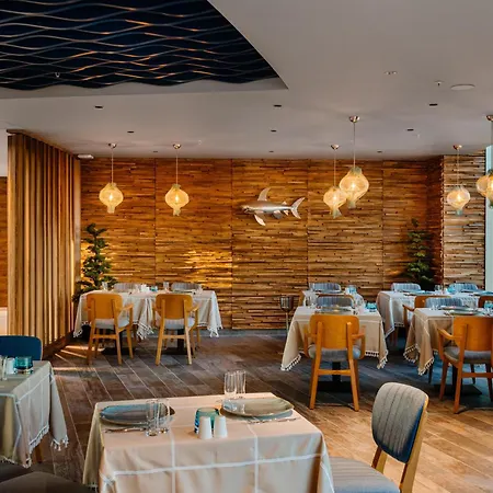 מלון Concorde Tower & Casino 5*