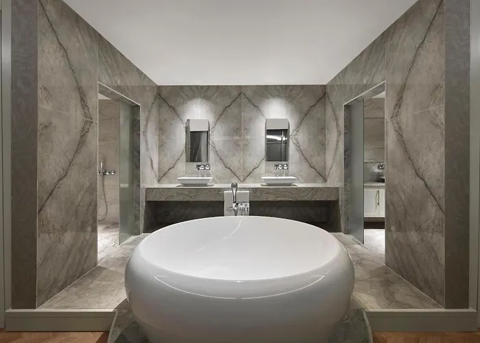 Concorde Tower & Casino Hotel 5*